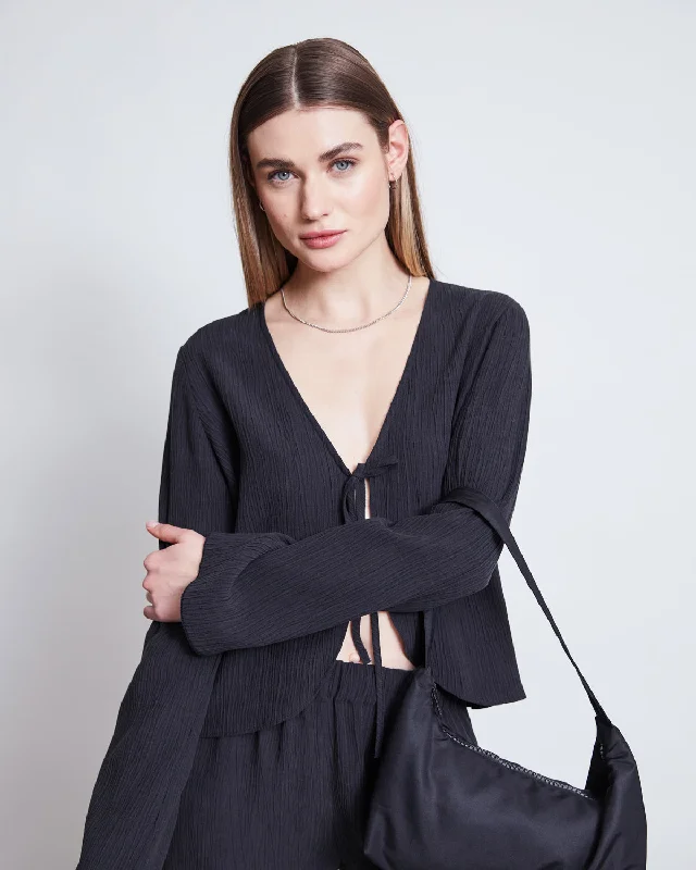 CRINKLE BLOUSE NEVOA BLACK Delicate Pleat Blouse