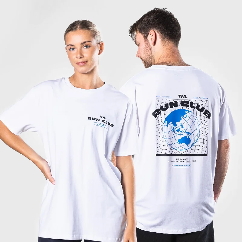 TWL - OVERSIZED T-SHIRT - RUN CLUB - WHITE/COBALT Graphic T-Shirt Round Neck Polyester TWL - OVERSIZED T-SHIRT - RUN CLUB - WHITE/COBALT Graphic T-Shirt Round Neck Polyester