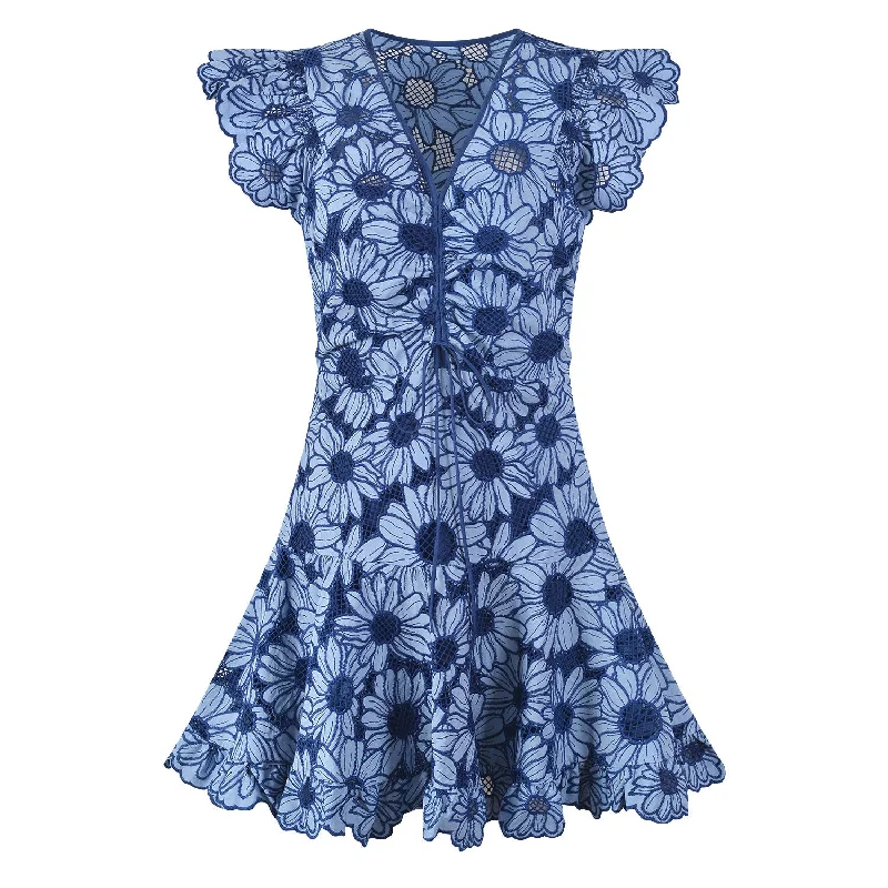 Small Flying Sleeve V-Neck Cinched Waist Slim Dress